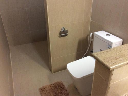 a small bathroom with a toilet and a sink at Villa Nilaveli Cabana in Nilaveli