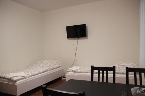 Postel nebo postele na pokoji v ubytování Fredry 8