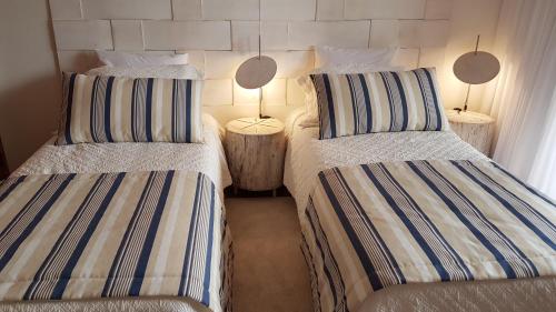 A bed or beds in a room at R House Central with seaview Cascais