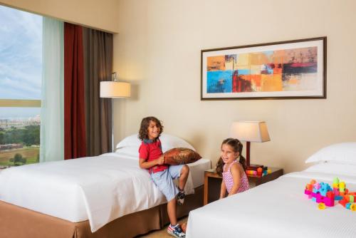 Postel nebo postele na pokoji v ubytování Khalidiya Palace Rayhaan by Rotana, Abu Dhabi