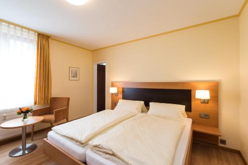 Cama o camas de una habitación en Hotel Hirschen