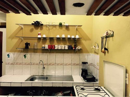 Kuchyň nebo kuchyňský kout v ubytování Hostal Dorys Mar