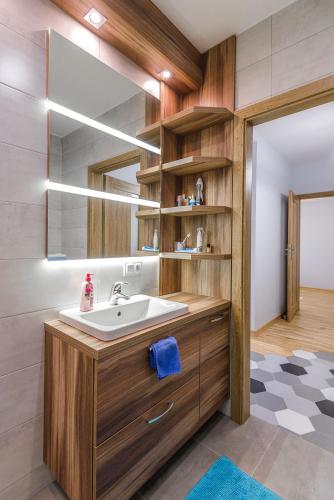 a bathroom with a sink and a mirror at Apartament 48m w centrum Grójca in Grójec
