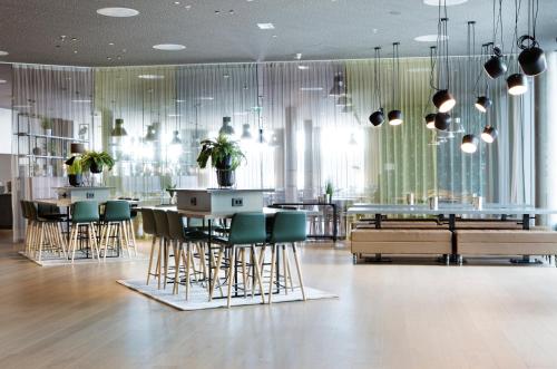 En restaurant eller et spisested på Comfort Hotel Bergen Airport