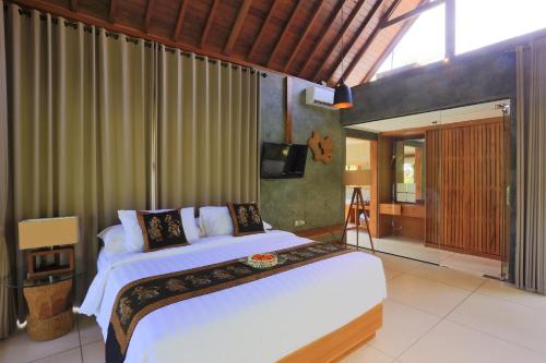 מיטה או מיטות בחדר ב-Ume Sri Villas Ubud