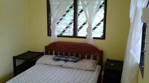 Tempat tidur dalam kamar di Evergreen Bayview