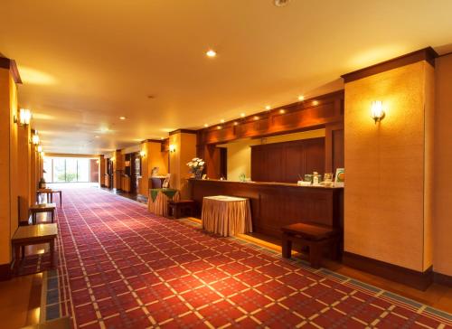 a restaurant with a bar with a red tile floor at Fruit Park Fujiya Hotel in Yamanashi