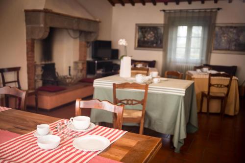 a living room with a table and a fireplace at Residenza Ca De Frati in Arezzo