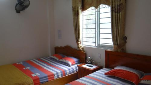 מיטה או מיטות בחדר ב-Huong Thao 2 Hotel