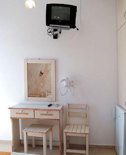 a desk with a tv and a chair in a room at Melissa Chora in Koufonisia