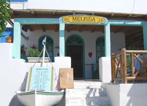 a boat sitting in front of a building at Melissa Chora in Koufonisia