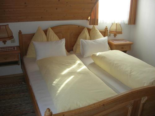 Bioalm Wassermann Wirt tesisinde bir odada yatak veya yataklar