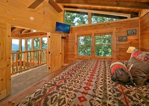 Ένα ή περισσότερα κρεβάτια σε δωμάτιο στο Summit Oasis #76