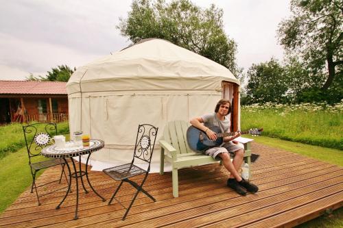 
A family staying at Acorn Glade Glamping
