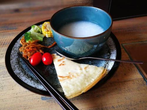 ホテルの敷地内または近くでの食事または食べ物