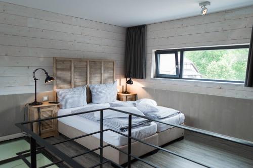 Ένα ή περισσότερα κρεβάτια σε δωμάτιο στο StrandBerg's Stadt Chalet