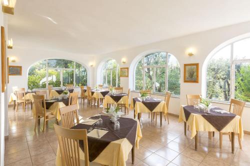 Foto da galeria de Hotel Vittoria em Ischia