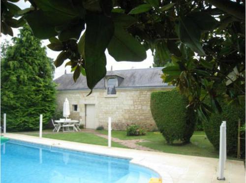 a swimming pool in front of a house at Le Clos de La Chapelle - Gîte Les Glycines in La Chapelle-sur-Loire
