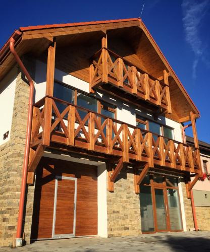 Un balcón o terraza en Villa Tatranit