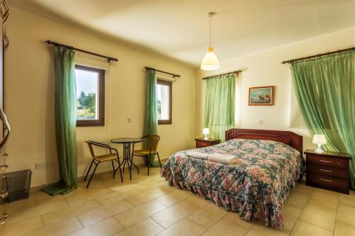 Un pat sau paturi într-o cameră la Villa Nikolina