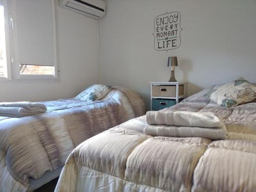 Postel nebo postele na pokoji v ubytování Departamento Centro Neuquen