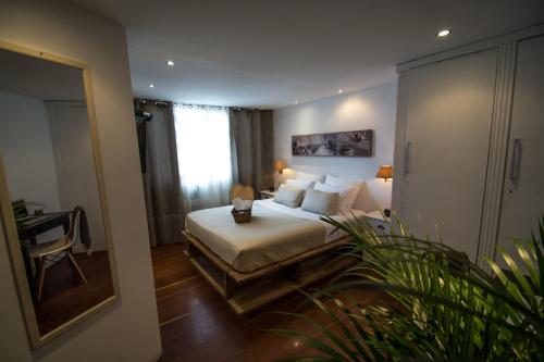 Säng eller sängar i ett rum på Ipanema Penthouse