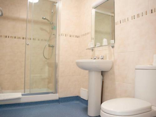 TLH Derwent Hotel - TLH Leisure, Entertainment and Spa Resortにあるバスルーム