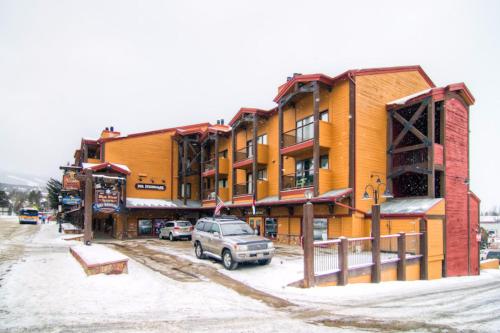 a building with a car parked in a parking lot at Der Steiermark in Breckenridge