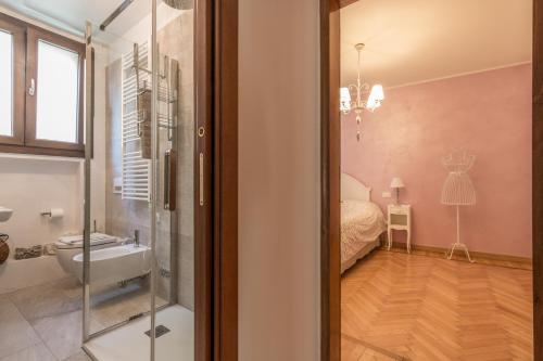 A bathroom at CASA DELL'ARTISTA