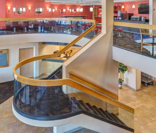 a staircase in the lobby of a hospital at LivINN Hotel Cincinnati North/ Sharonville in Sharonville