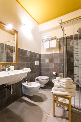 a bathroom with a sink and a toilet at Hotel Villa Gli Asfodeli in Tresnuraghes