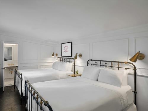 Postel nebo postele na pokoji v ubytování Life Hotel New York