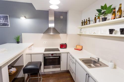 Küche/Küchenzeile in der Unterkunft City Heart Wellness Apartment