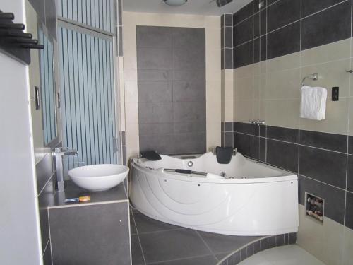 Ένα μπάνιο στο Hostal el Escudero