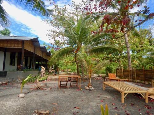 Gallery image of Pantai Paris Homestay in Maumere
