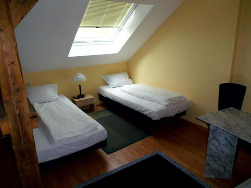 Кровать или кровати в номере HAHNE s GÄSTEHAUS