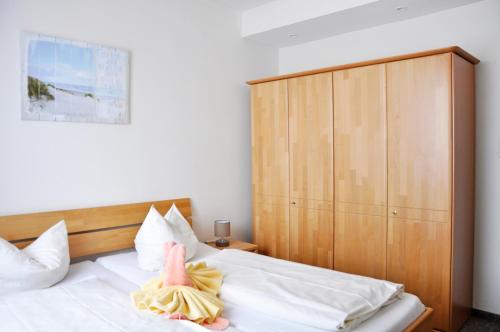 a bedroom with two stuffed animals on a bed at Hotel Atlantik in Borkum