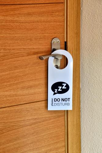 a door knob with a do not disturb sign on it at Elcano in Málaga