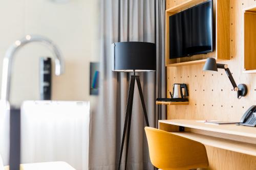 TV a/nebo společenská místnost v ubytování mk | hotel rüsselsheim