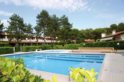 Bazén v ubytování Villaggio Club dei Pini nebo v jeho okolí