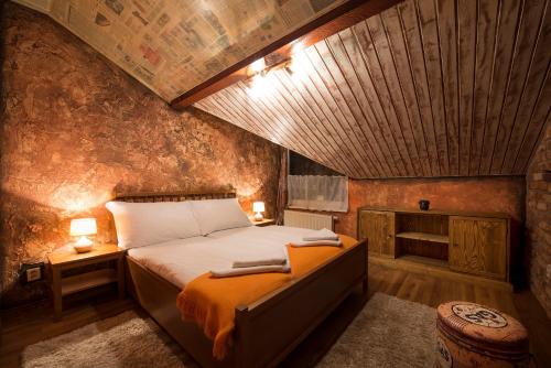 Tempat tidur dalam kamar di Wellness Penzión Vila Mery
