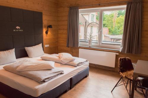 A bed or beds in a room at StrandBerg's Die Hütten 550 üNN