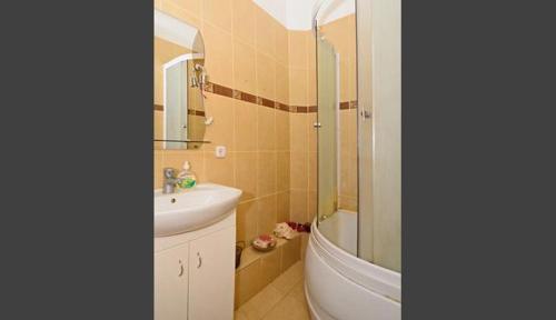 Ванна кімната в KyivStay Yaroslavska Apartment