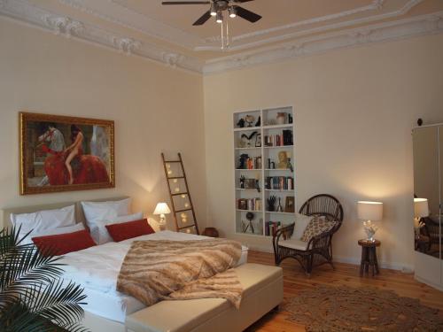 a bedroom with a bed and a book shelf at Apartments Nähe Hauptbahnhof in Berlin