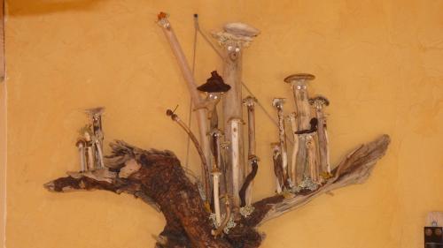 a chandelier hanging from a wall at Cabane-hobbit de Samsaget in Eyvignes-et-Eybènes