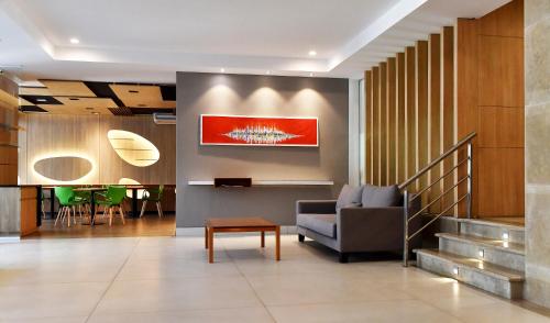 a lobby with a couch and a table and chairs at Brizo Salta in Salta