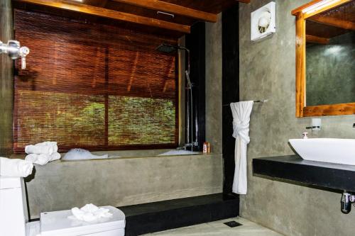 Bilik mandi di Kandy Cabana