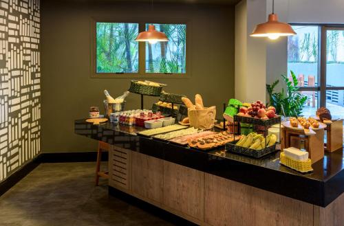 Makanan di atau berdekatan hotel