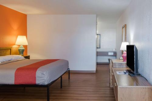 Postel nebo postele na pokoji v ubytování Motel 6-Madras, OR