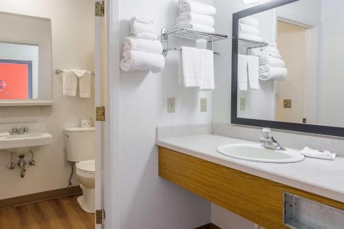 Koupelna v ubytování Motel 6-Madras, OR